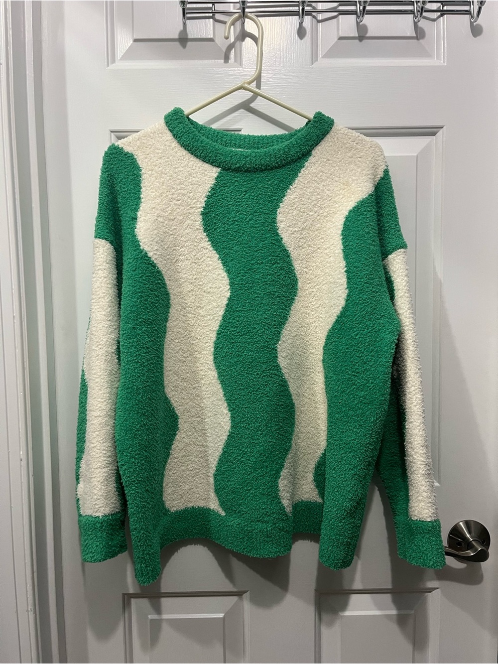 Boutique Wave Knit Sweater in Green and Cream